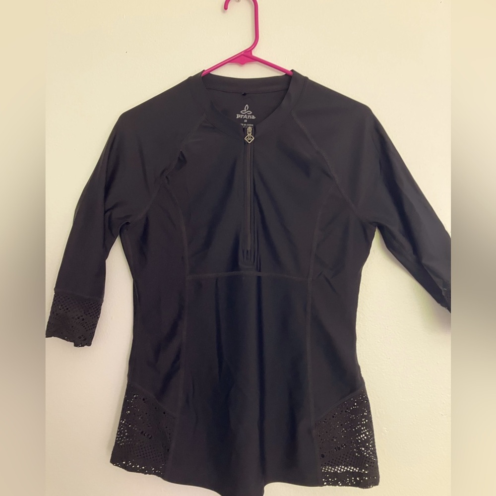 PrAna athletic top wear, workout, cycling, running. size medium M half zip, long